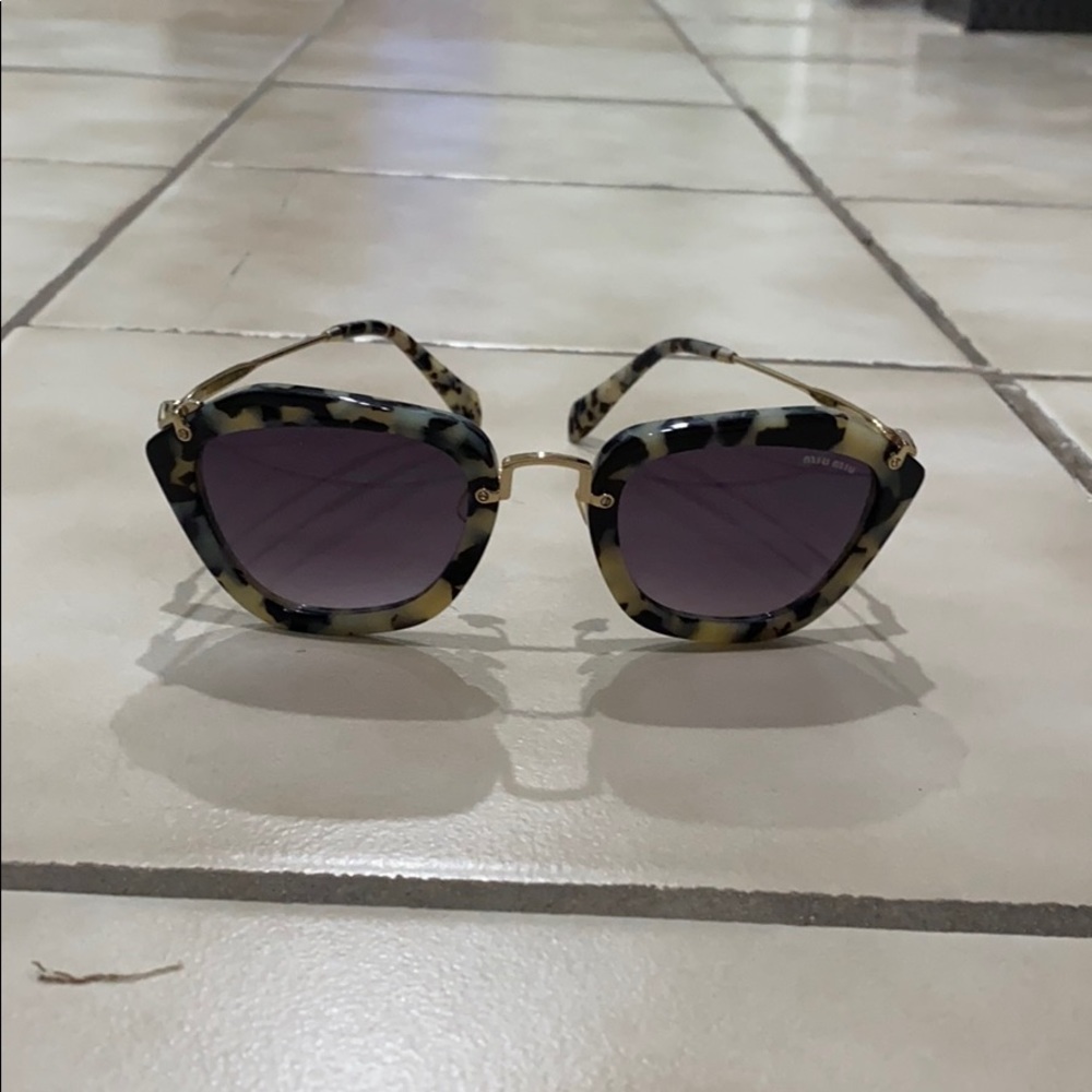 MIU MIU TORTOISE SHELL SUNGLASSES 10NS